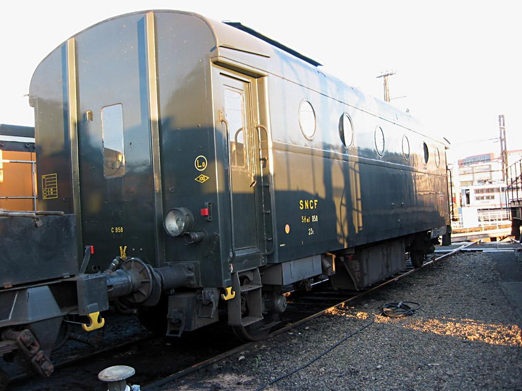 Voiture SNCF Train Historique Toulouse avec hublots ronds